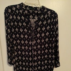Patterned navy blouse